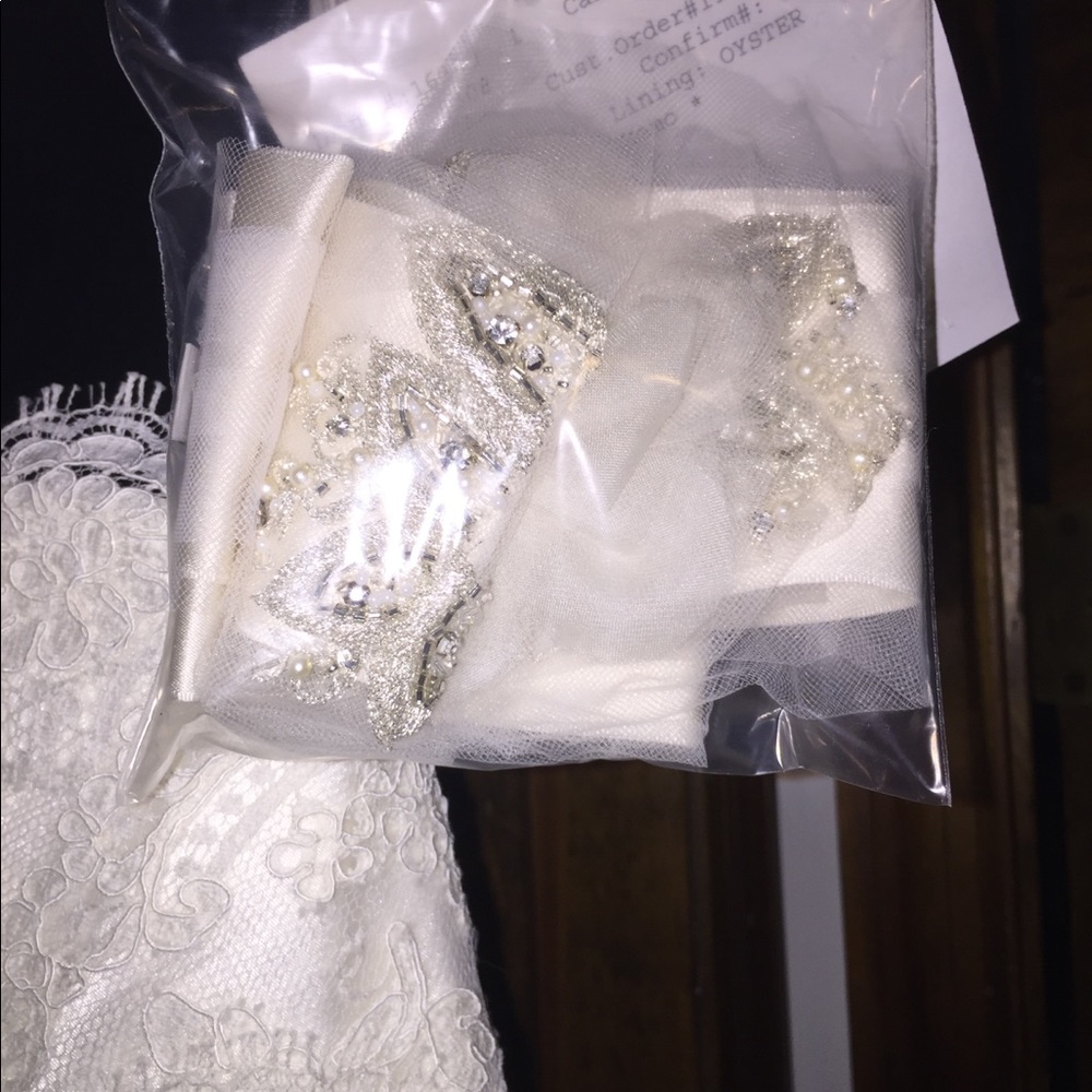 Jim Hjelm 8308 wedding dress - Picture 4 of 4